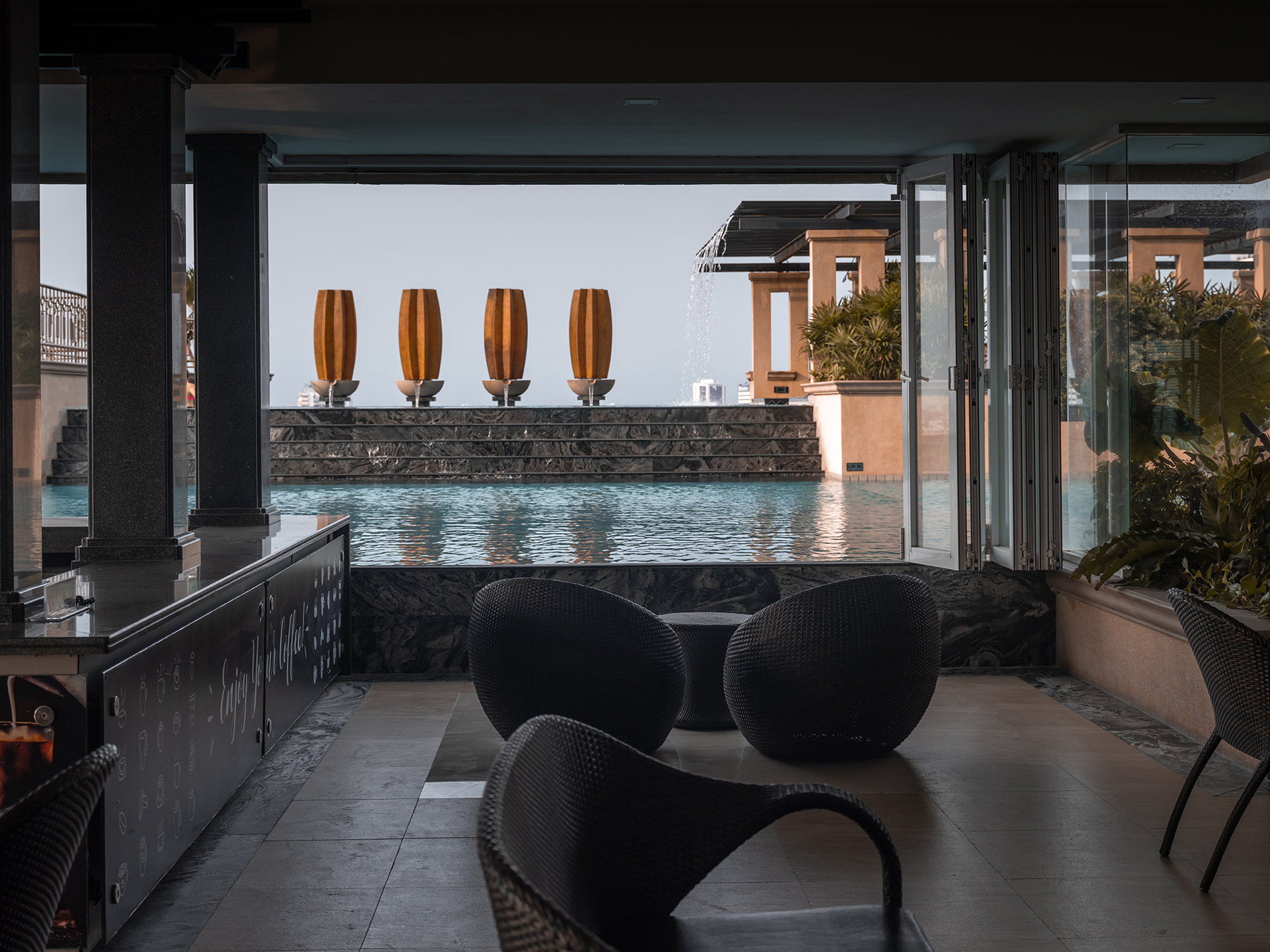 POOL BAR